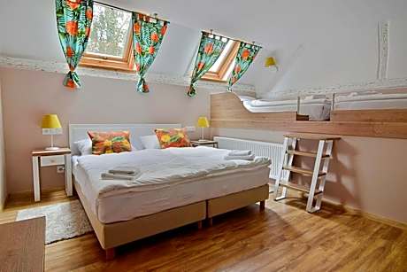 Deluxe Family Room