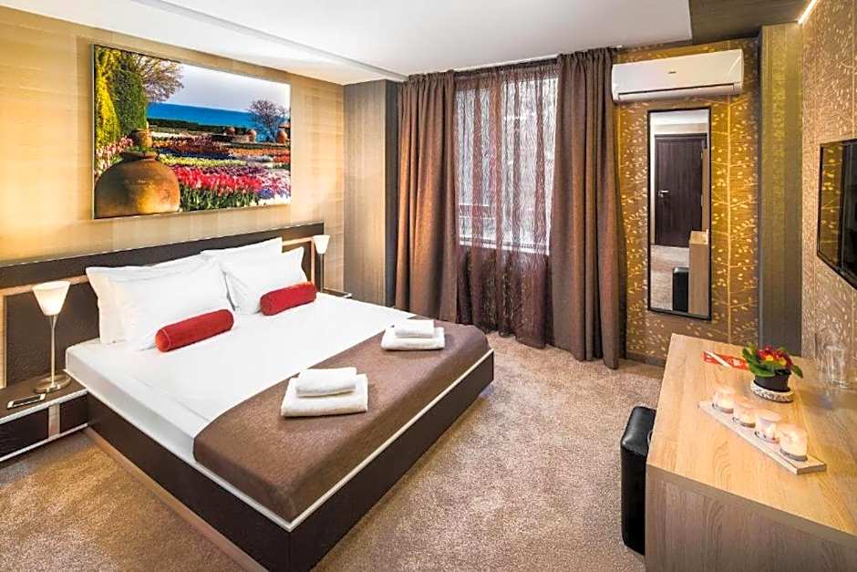 Central Point Boutique Hotel