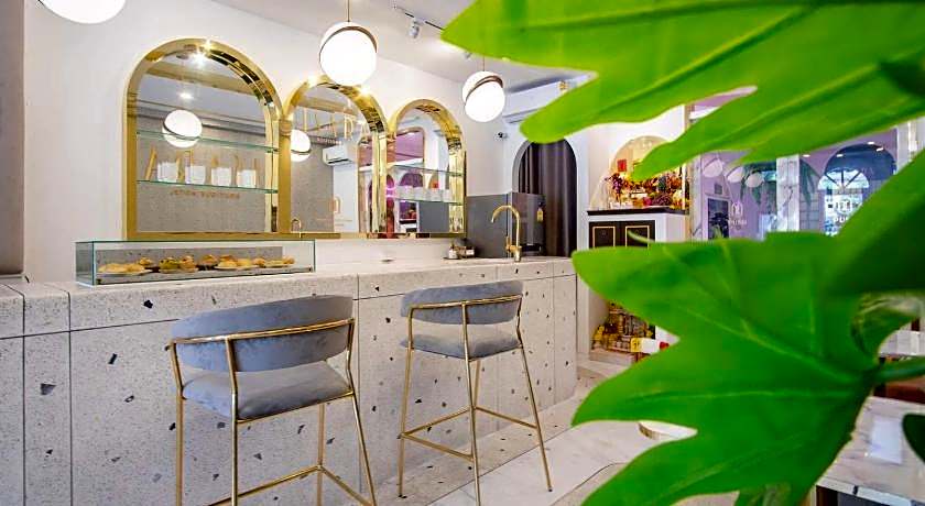 Isara Boutique Hotel and Cafe