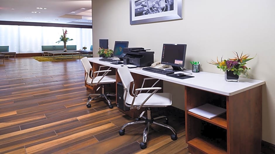 Holiday Inn Hotel & Suites Warren by IHG