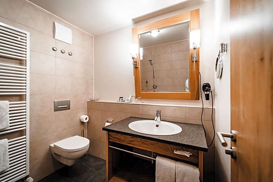 Hotel & Gasthof Lowen