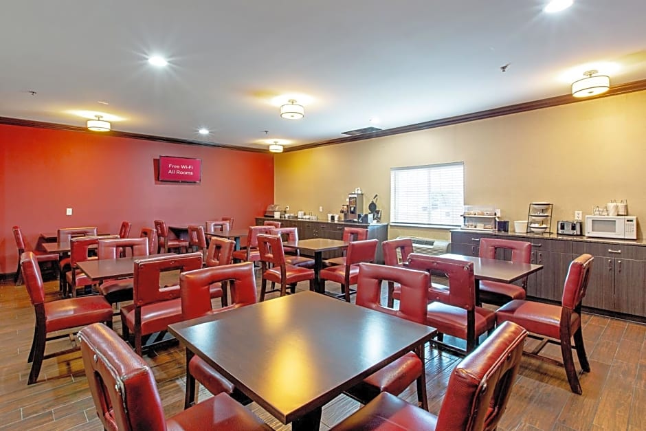 Red Roof Inn & Suites Omaha - Council Bluffs