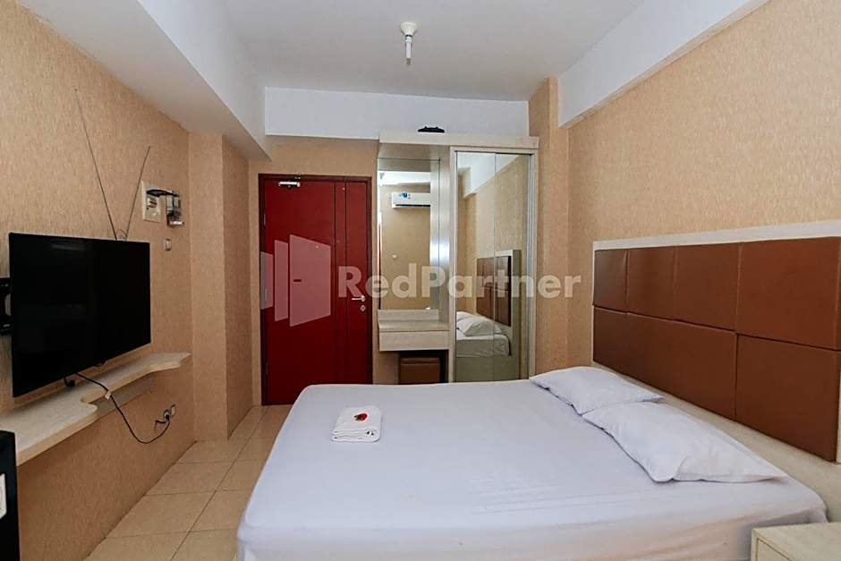 RedLiving Apartemen Green Lake View Ciputat Syafa Property Tower E