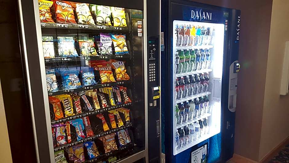 Country Inn & Suites by Radisson, Bloomington-Normal West, IL