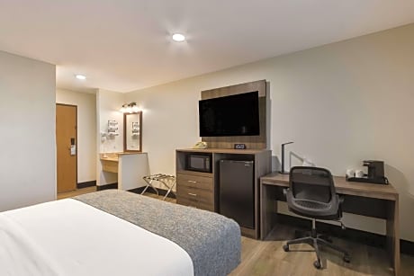 1 King Bed Non-Smoking Microwave Fridge Continental Breakfast