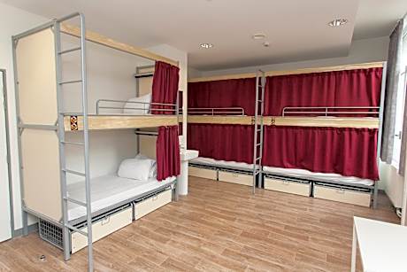 Private room (10 adults)