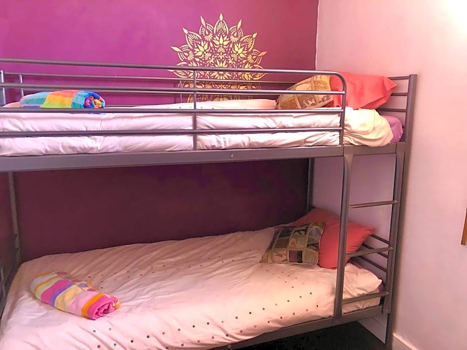 Buddha Bee - Female Hostel