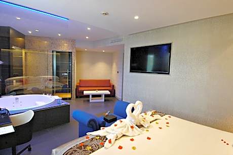 Suite with Hot Tub Malvasia