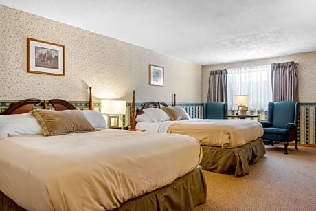 Queen Room with Two Queen Beds - Pet Friendly