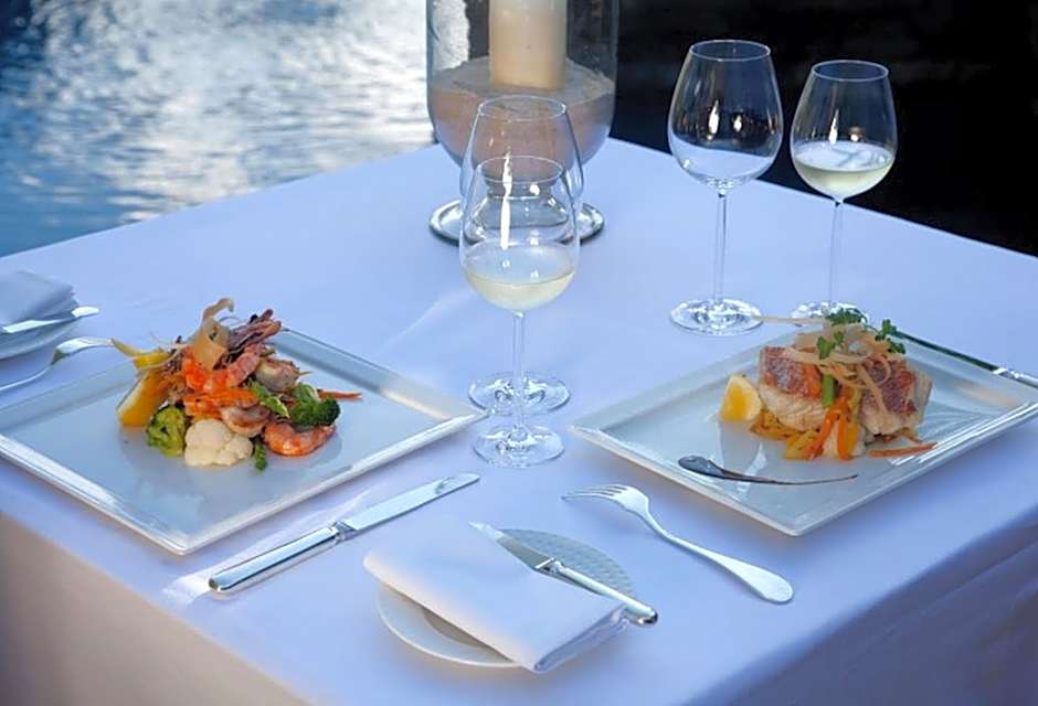 Treasure Cove Hotel & Restaurant