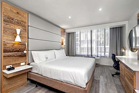 Standard King Room - Accessible