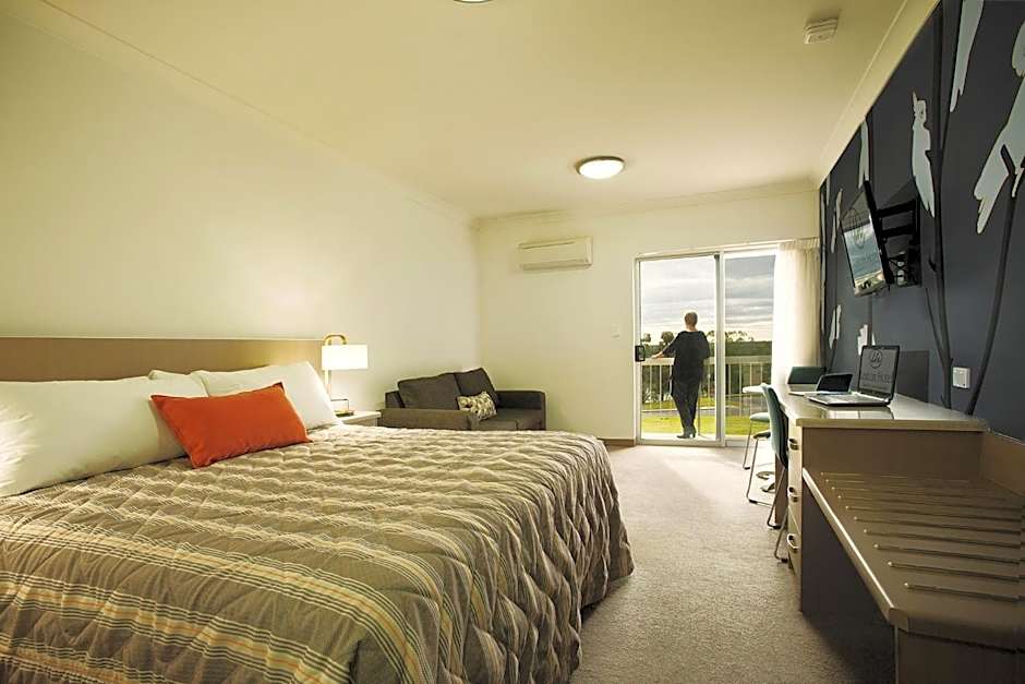 Loxton Community Hotel Motel