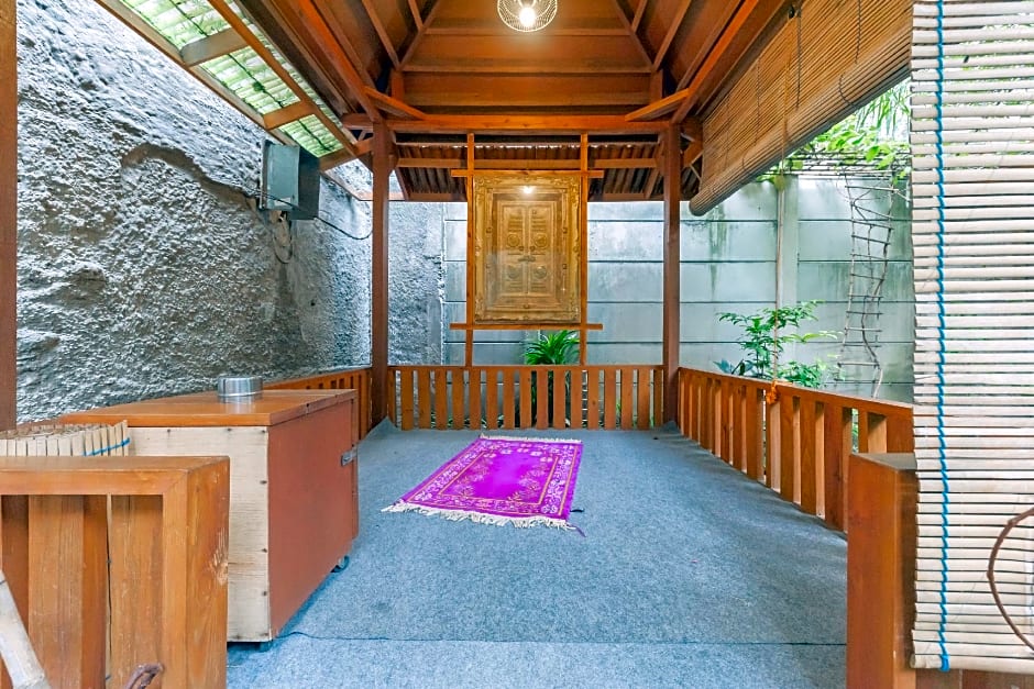 RedDoorz Plus near Asia Afrika 3