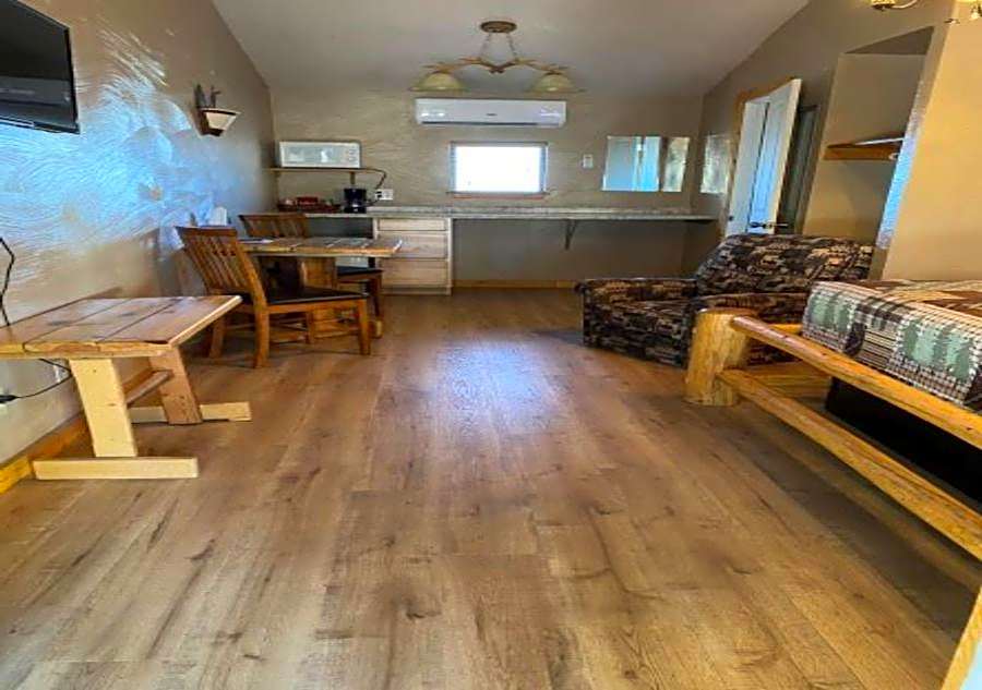 Nine Pines Motel