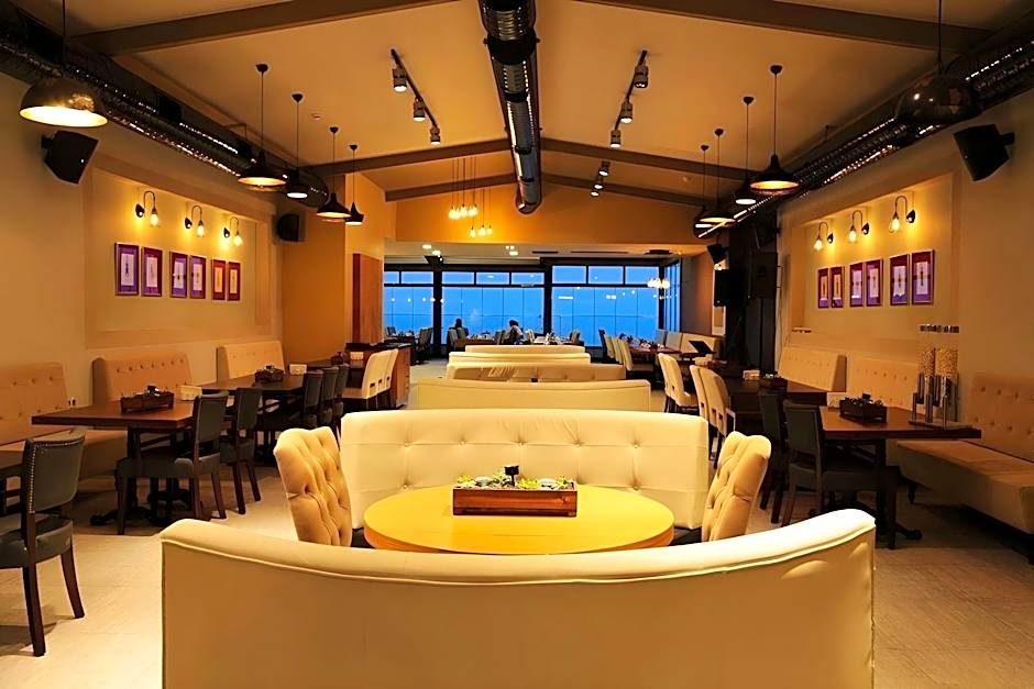 Pasaport Pier Hotel