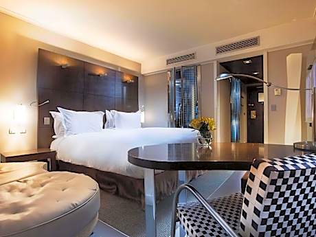 Luxury Club King Room with City View