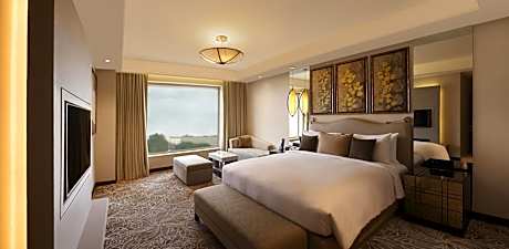 THE ASTOR SUITE