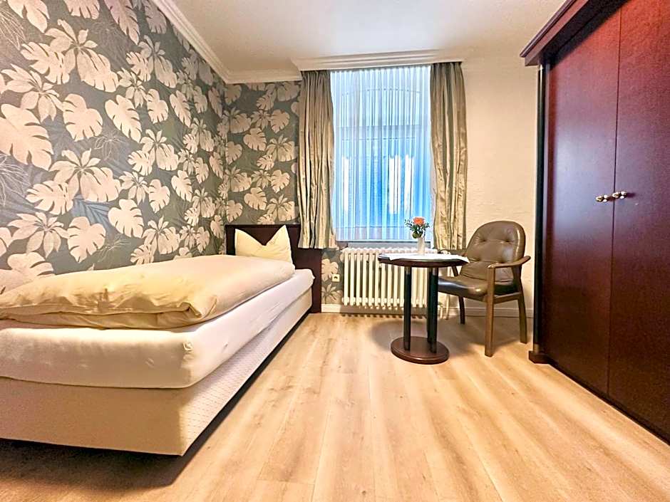 Hotel Deutsches Haus mit WLAN und Parkplatz, HDZ und Kliniken in der Nähe, direkt an der A2 und A30 gelegen