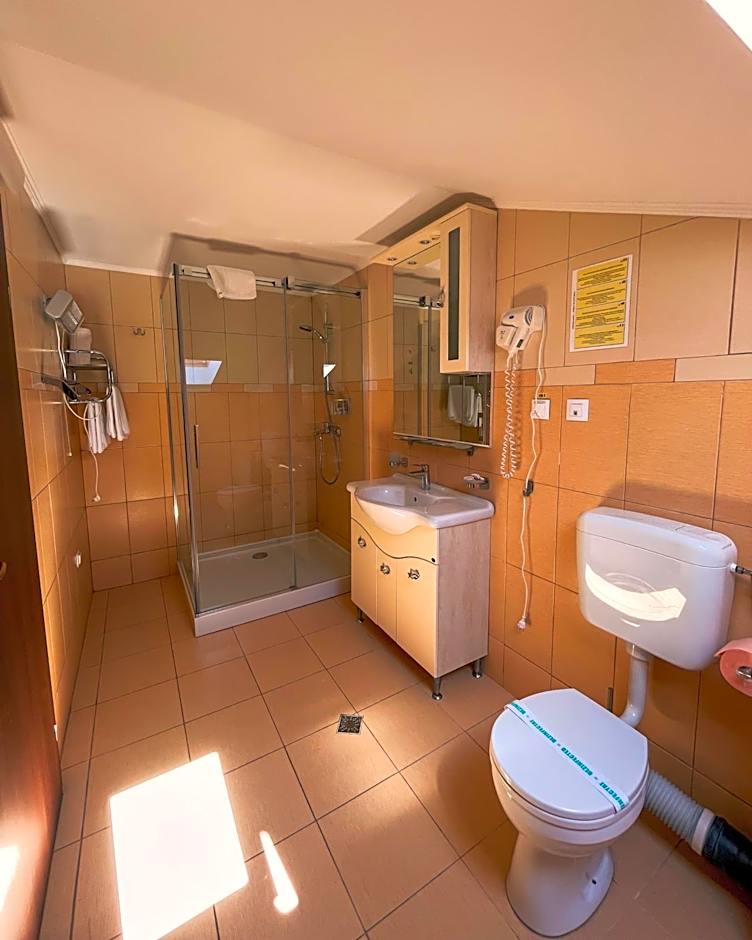 Delta Est Hotel & Restaurant