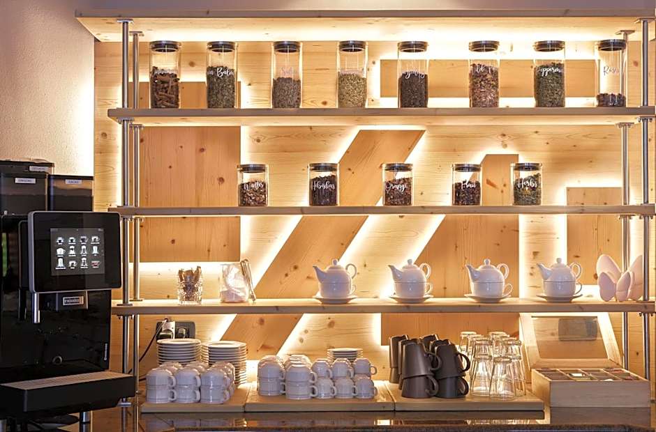 Aparthotel Familiaris - Family Apartments - Pools & Spa in Dolomites