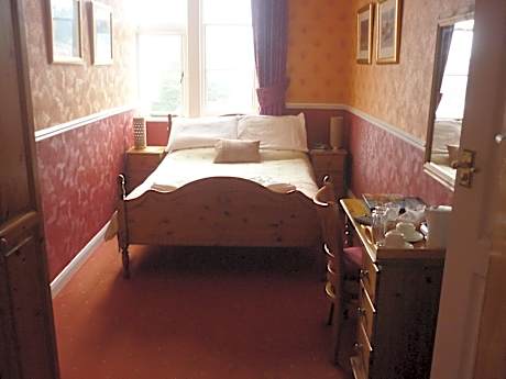 Family Suite (2 Adults + 2 Children)