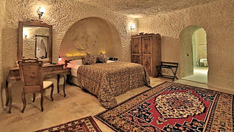 King Cave Suite (3 Adults)