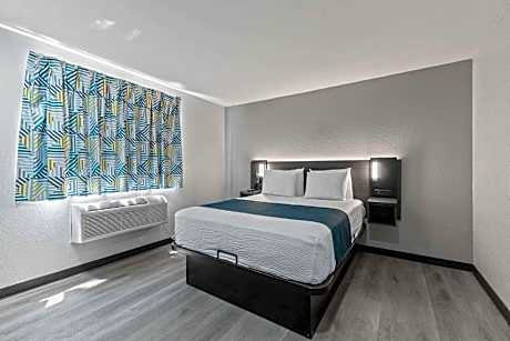 Queen Room - Disability Access - Non-Smoking