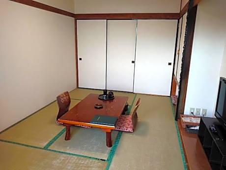 Japanese-Style Room with Shared Bathroom and Partial Ocean View(1-2Person) - Non-Smoking - Breakfast and Seafood Dinner Included