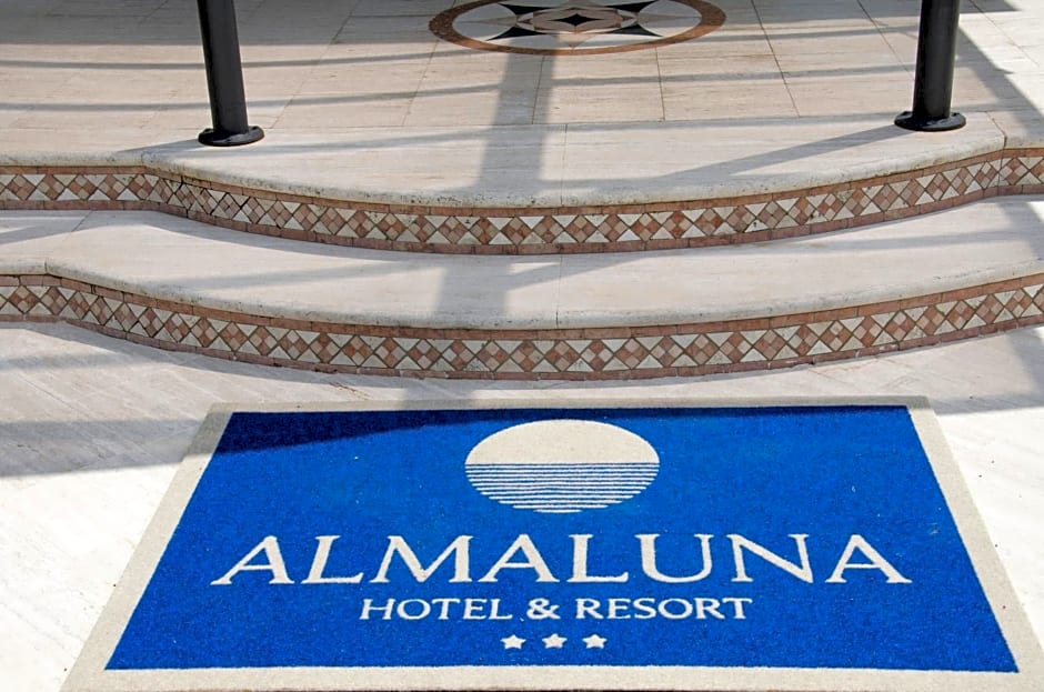 Almaluna Hotel & Resort