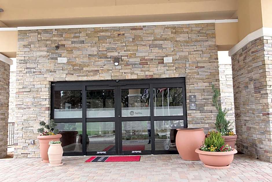 Hampton Inn By Hilton & Suites Dallas Market Center