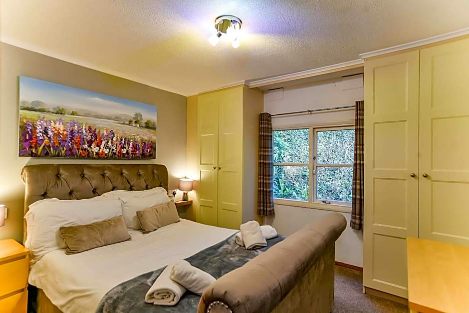 Herons Lake Retreat Hot Tub Lodges