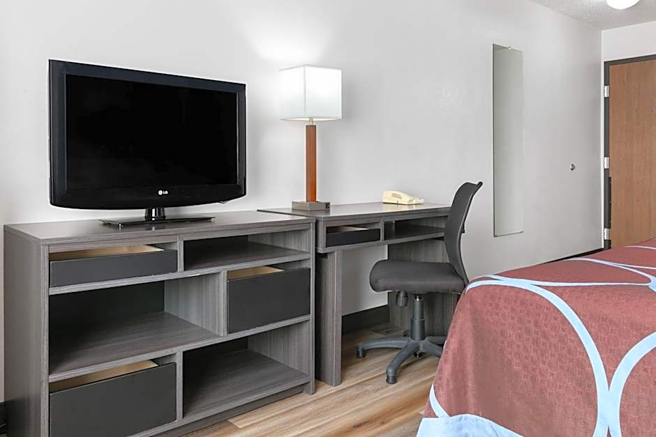 Super 8 by Wyndham Grapevine/DFW Airport Northwest