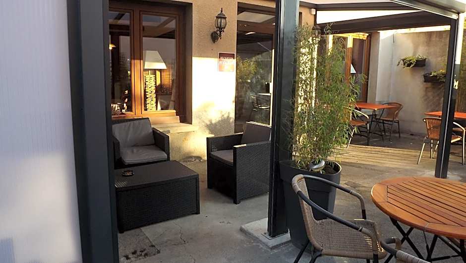 LOGIS Hotel Restaurant Auberge Du Cheval Blanc