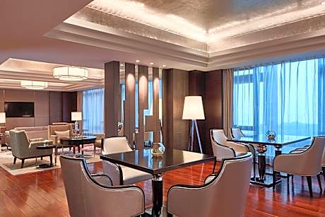 Executive Suite, 1 King Bed, Smoking (1 King Bed)