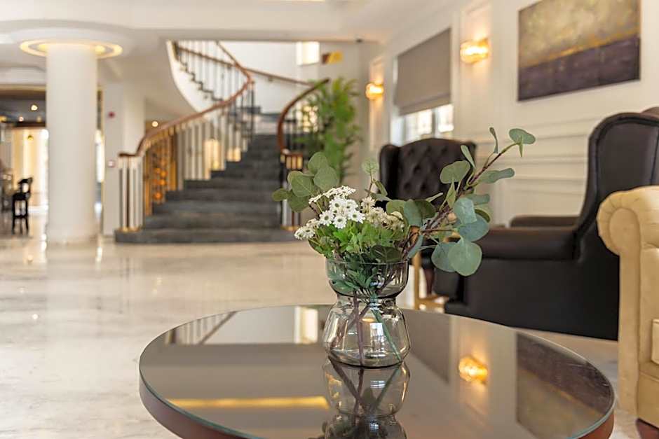 Maran Residence