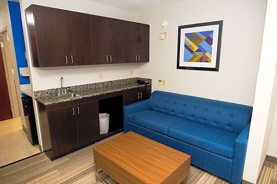 Holiday Inn Express & Suites Statesville By IHG