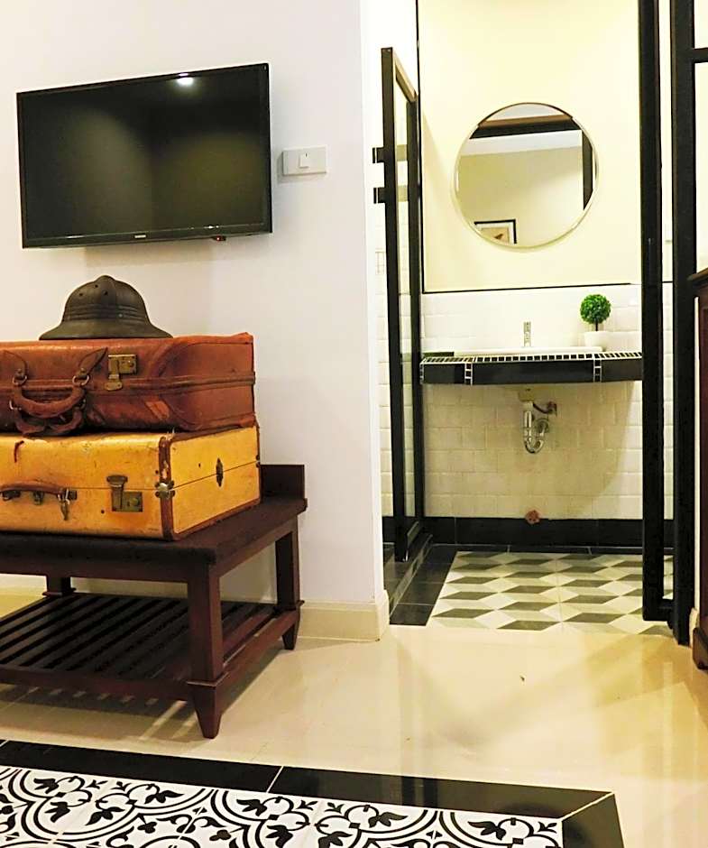 Bloom Boutique Hotel & Cafe