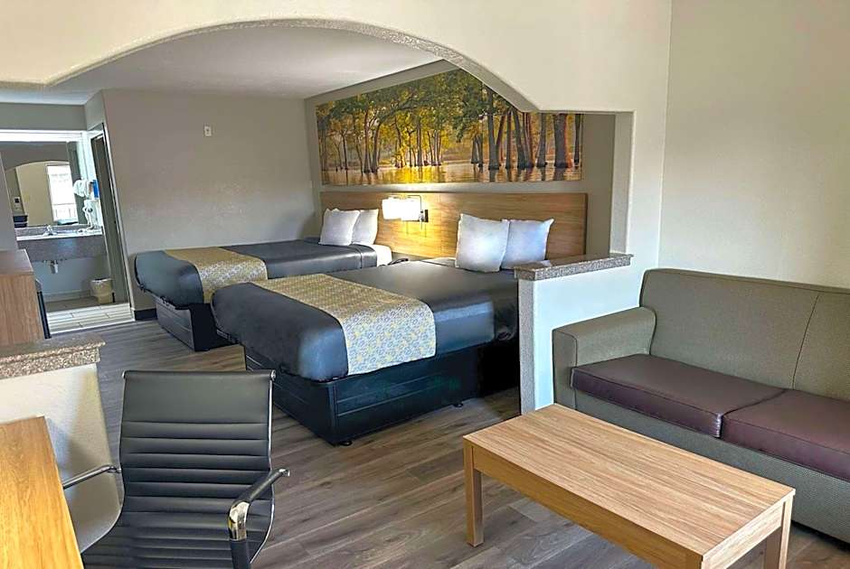 Photo 1 of 10 of 2 Queen Beds Suite, Smoking