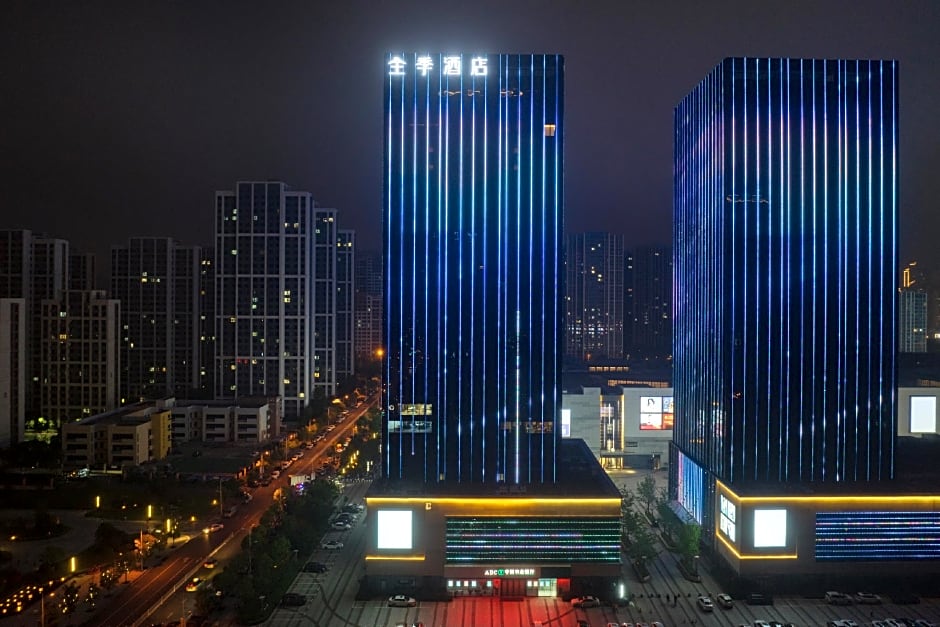 JI Hotel Xiangyang Dongjin Minfa Century Plaza