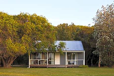 Mystery Bay Cottages