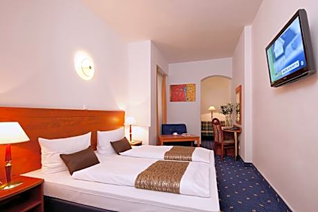 Quintuple Room