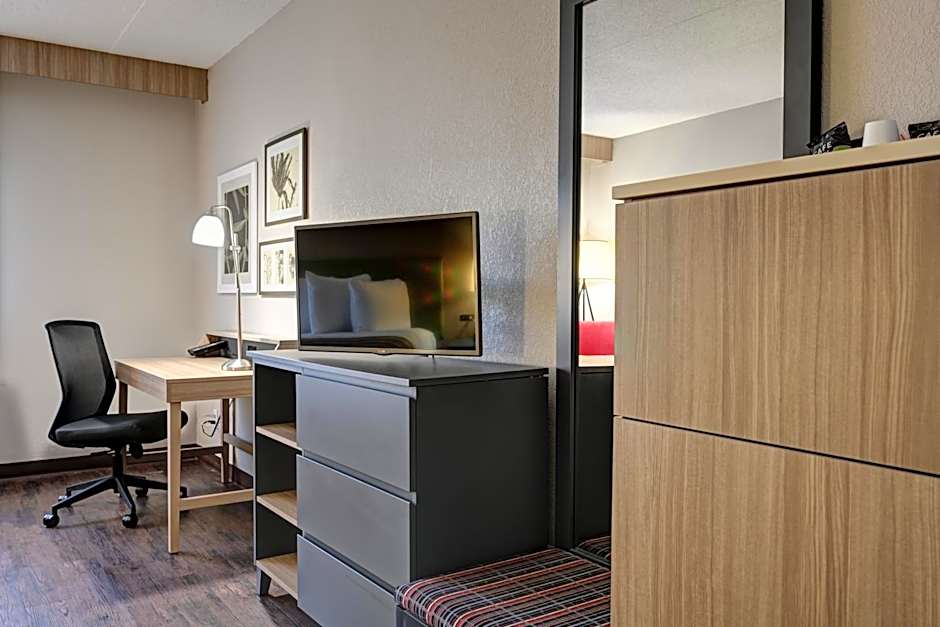 Country Inn & Suites by Radisson, Pierre, SD