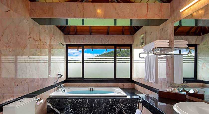 Earl's Regency Hotel