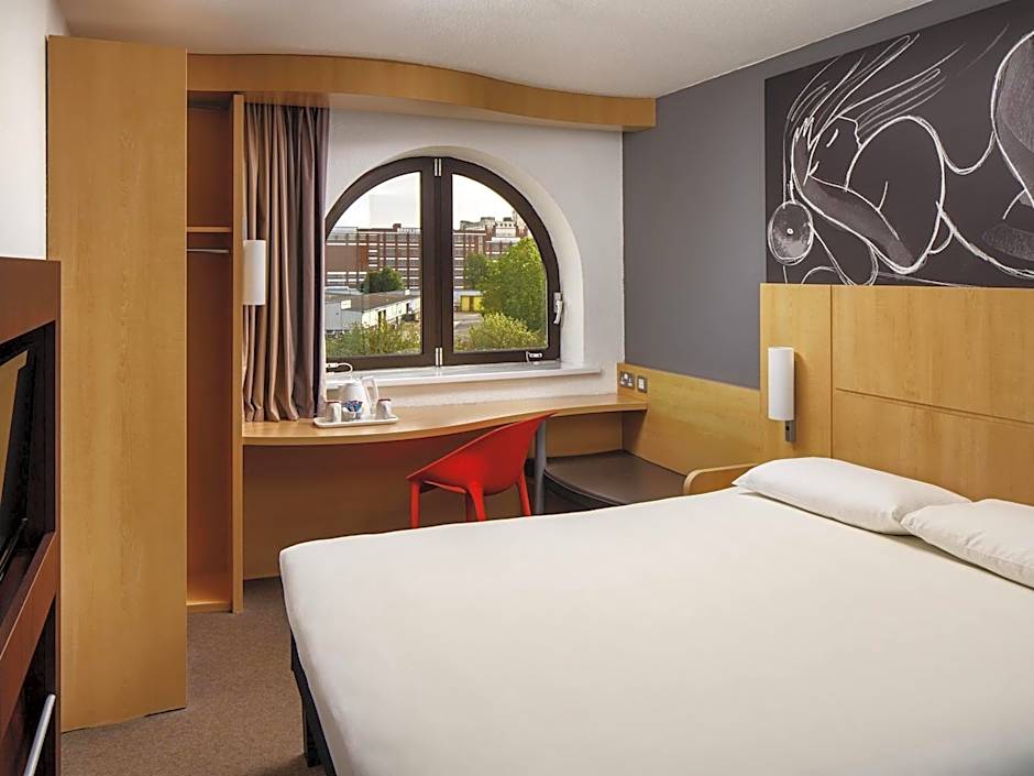Photo 1 of 8 of Double Room