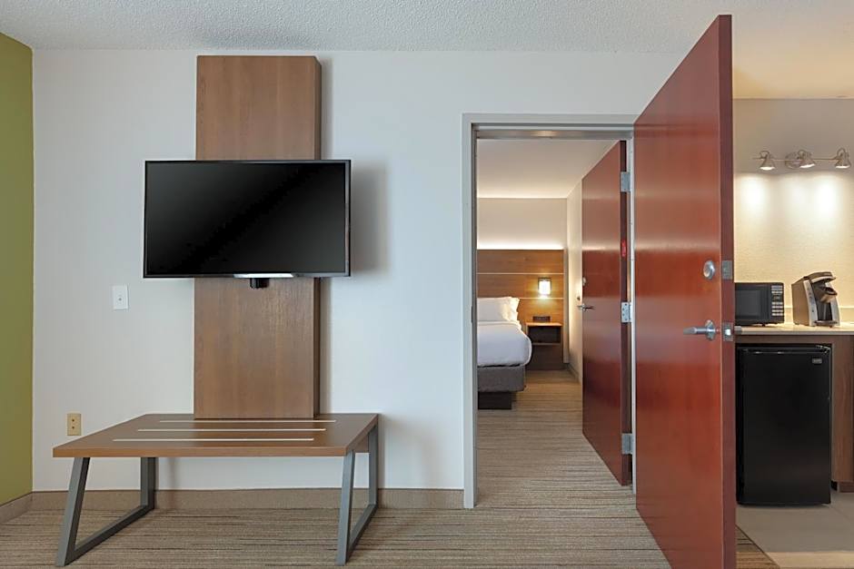 Holiday Inn Express & Suites Milton East I-10 By IHG
