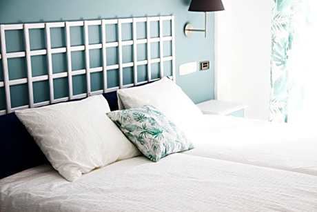 Hugo Beach Hotel & Apartments