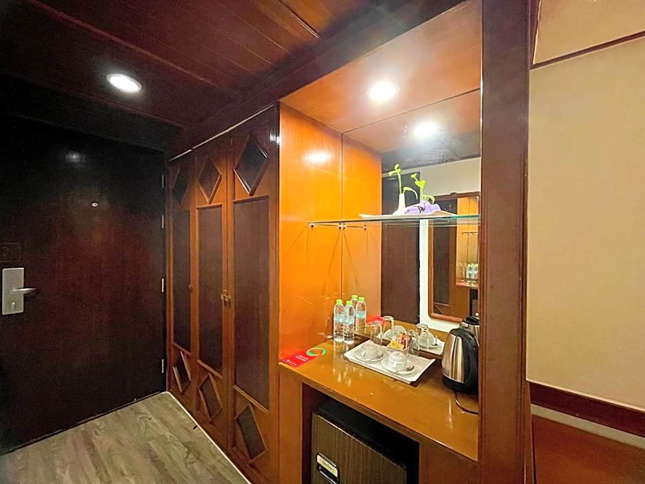 Photo 1 of 6 of Superior 1 King Bed