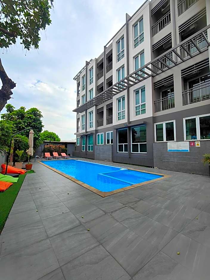 Crystal Suites Suvarnbhumi Airport