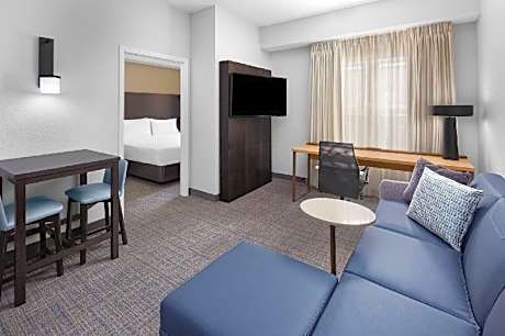 Accessible, 1 Bedroom Suite, 1 Queen