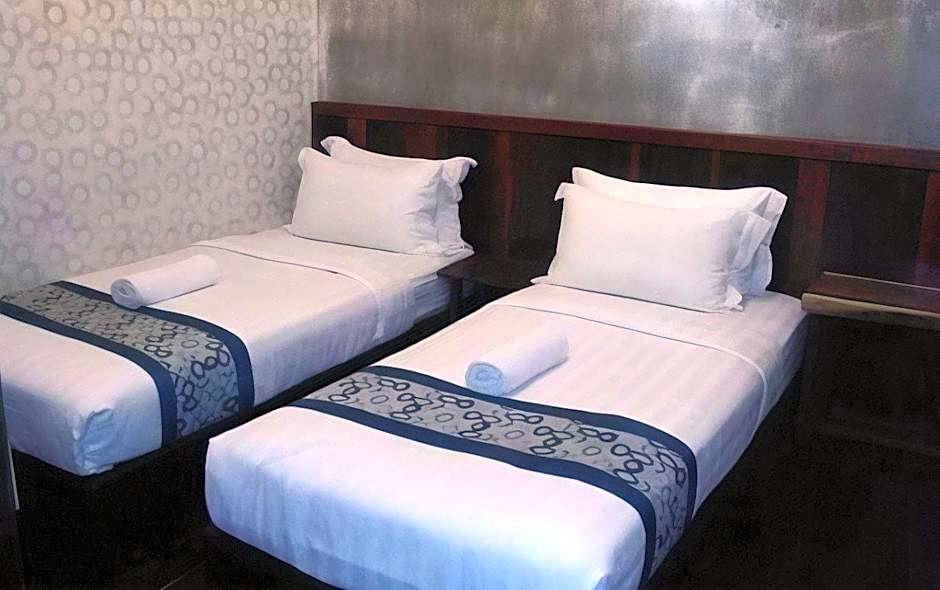 Swing & Pillows @ Anggun Hotel Seri Iskandar, Ipoh
